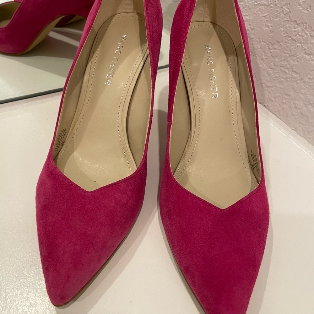 Marc Fisher pink pumps